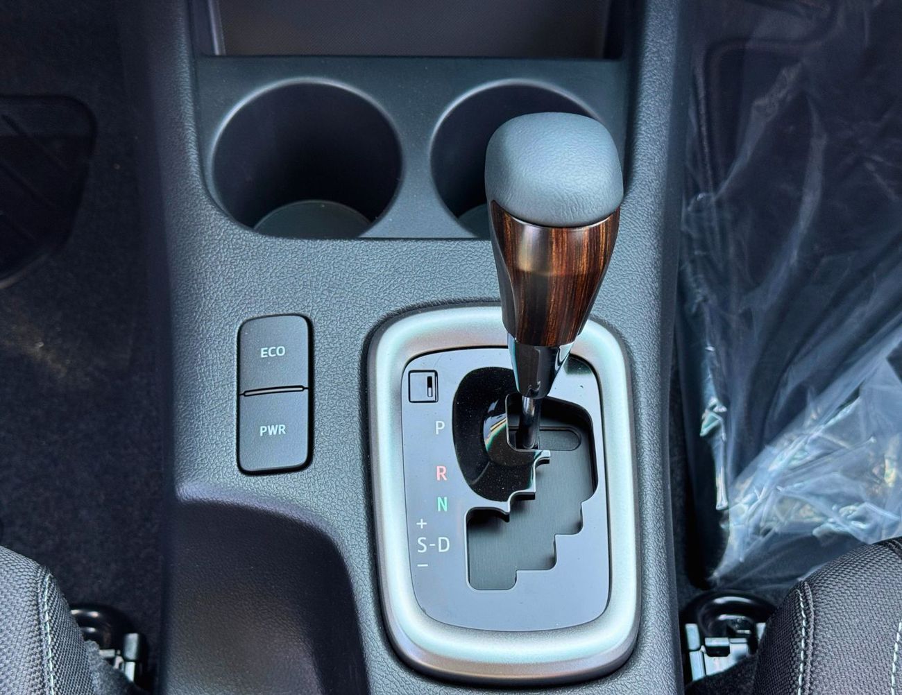 Toyota Hilux SR5 /  2.7L V4 PETROL / PUSH START / 4WD / FULL OPTION (CODE # SR5)