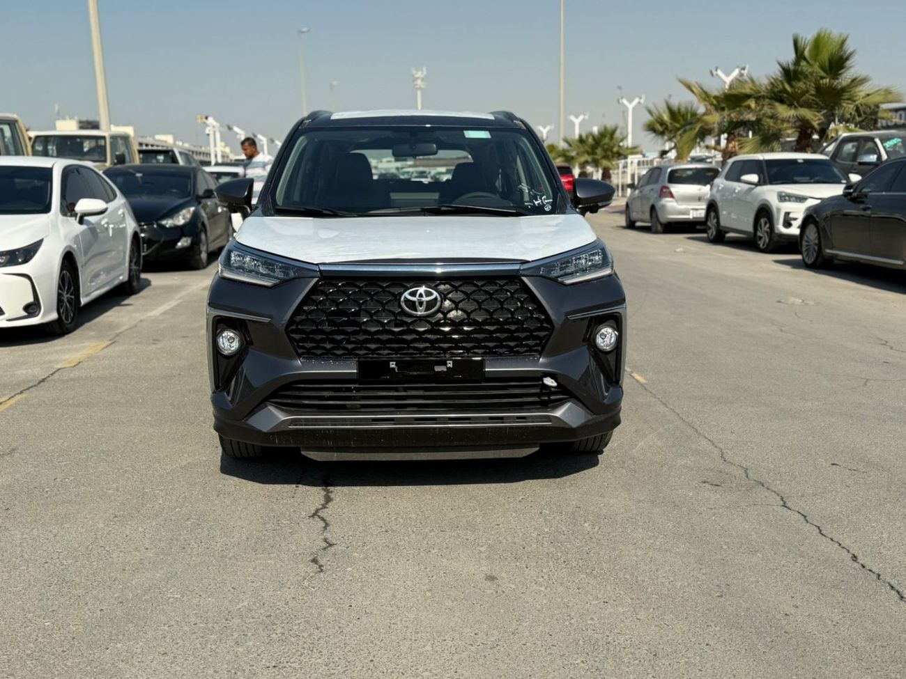 تويوتا فيلوز VELOZ - V Full Option 1.5L 4 Cylinders - 7 Seats 2025 Model