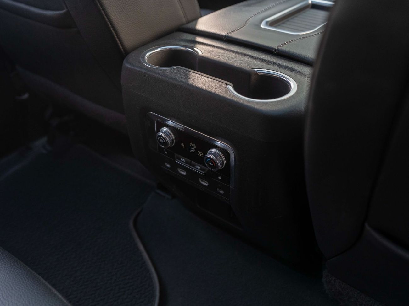 جي أم سي يوكون Denali 6.2L (8 Seater)