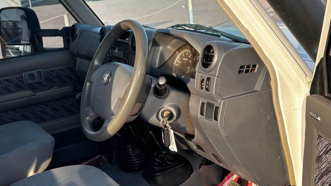 تويوتا لاند كروزر 70 Diesel 4.5 Liter Right Hand Drive 5 Doors Manual Gear Power Windows