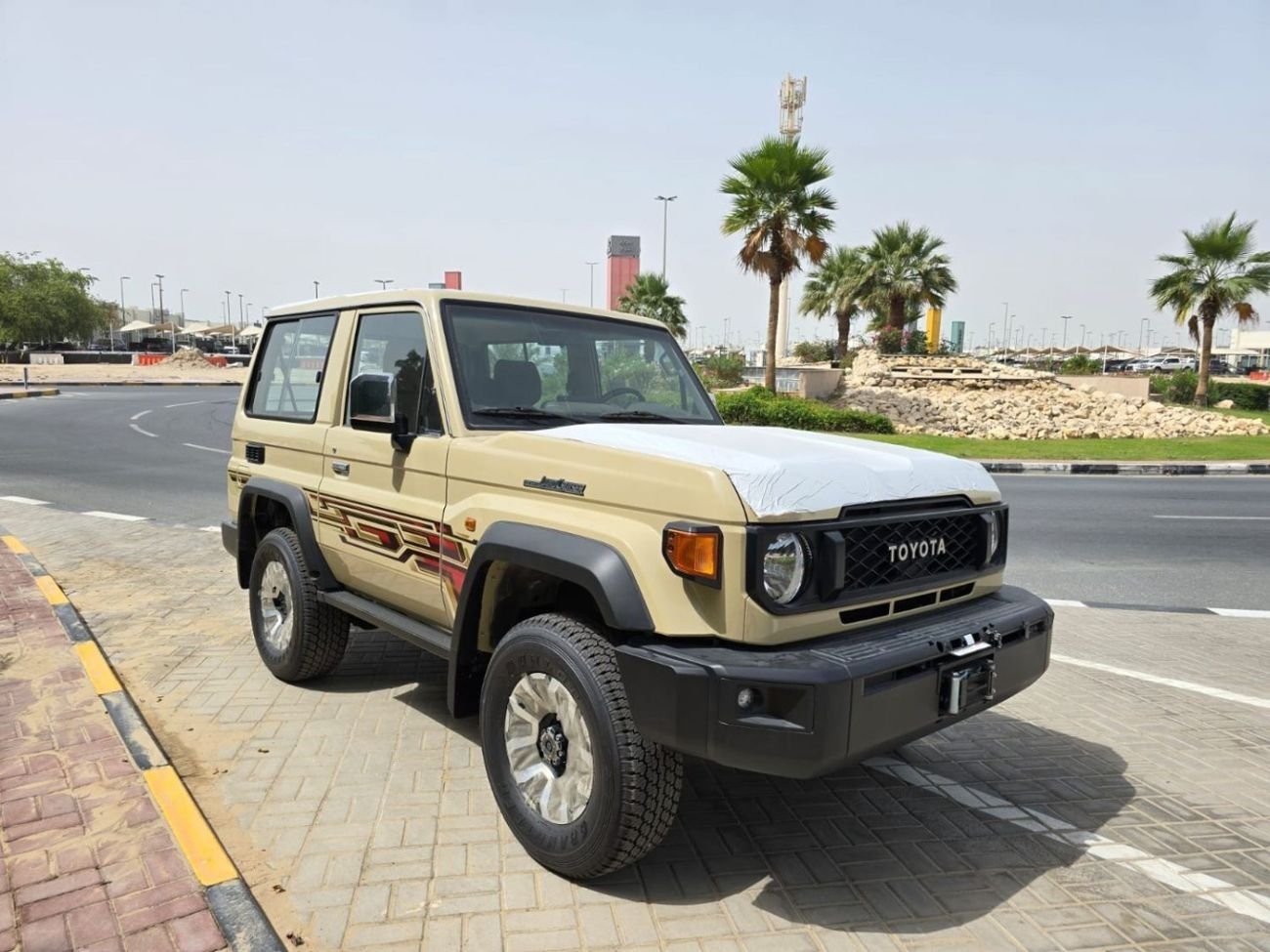 Toyota Land Cruiser 70 DLX 4.0L TOYOTA LAND CRUISER HARDTOP (70 SERIES) (GRJ71) 2024 ZERO km AUTOMATIC V6 engine 4.0 availa