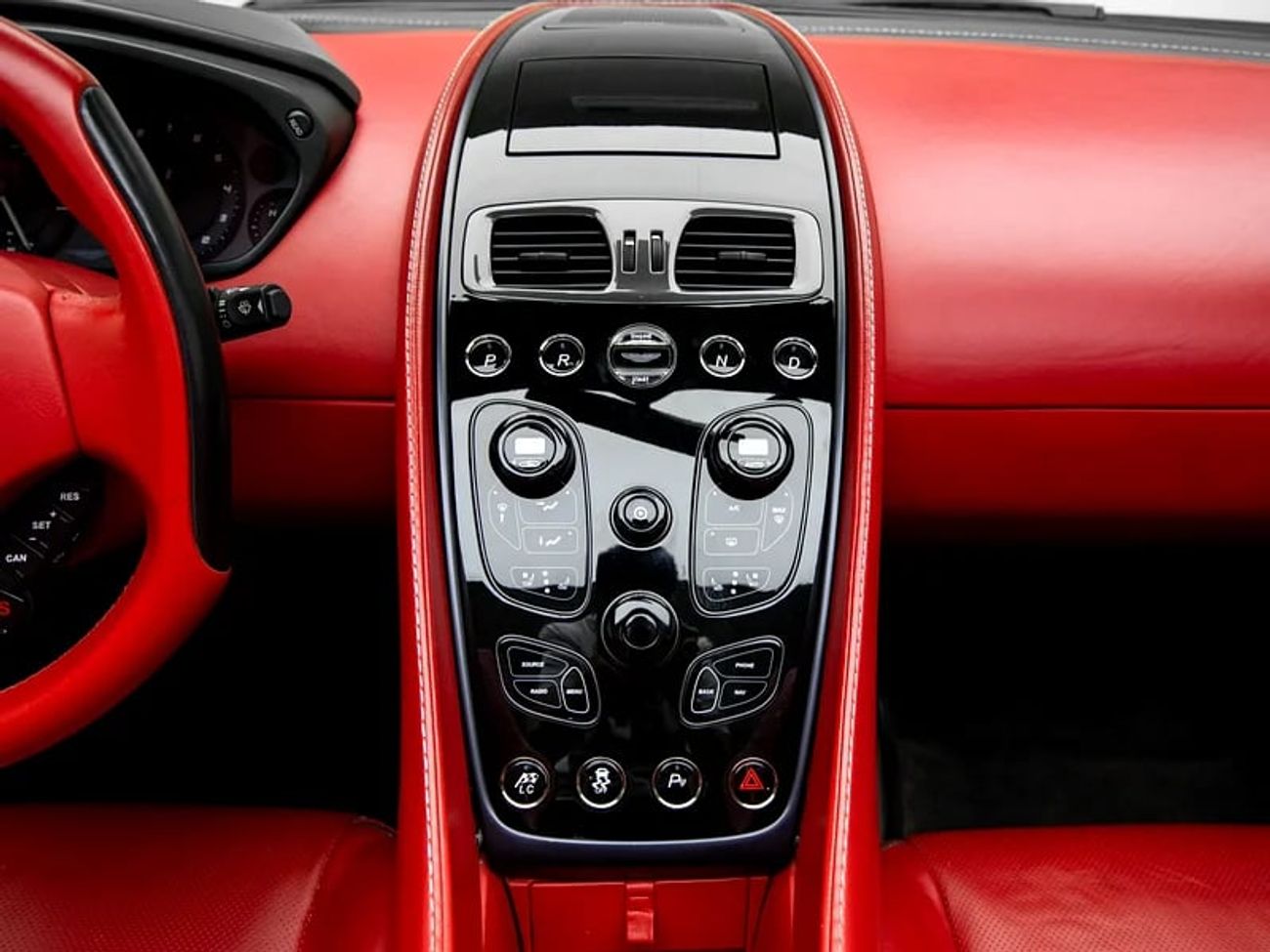 Aston Martin Vanquish Volante 6.0L