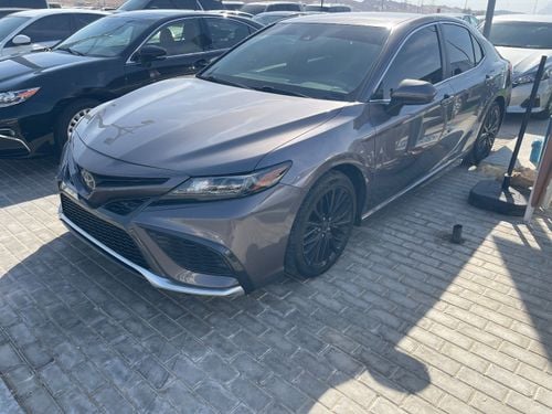 Toyota Camry SE 2.5L (181 HP)