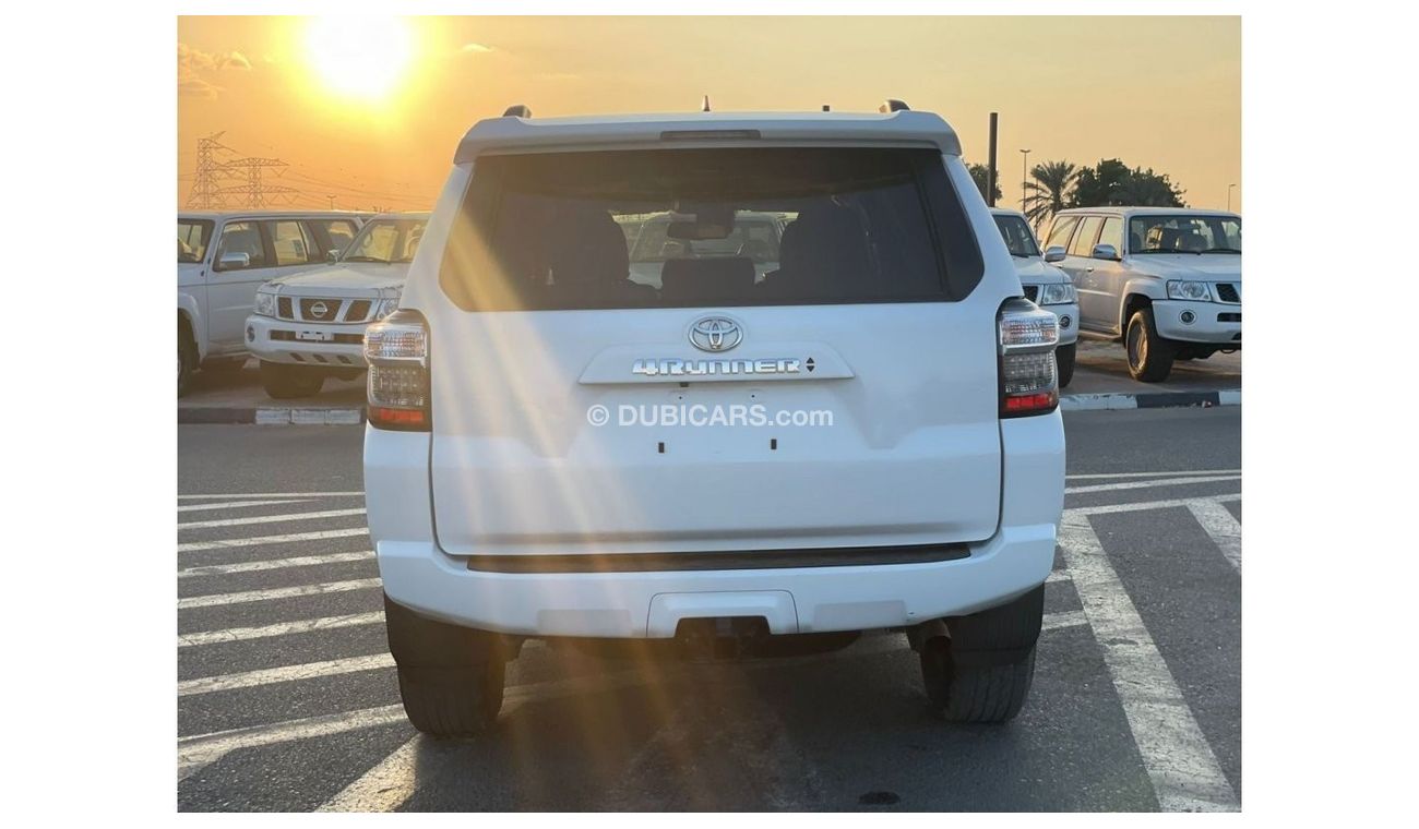 Toyota 4Runner 2022 Toyota 4Runner SR5 Premium 4x4 - - UAE PASS