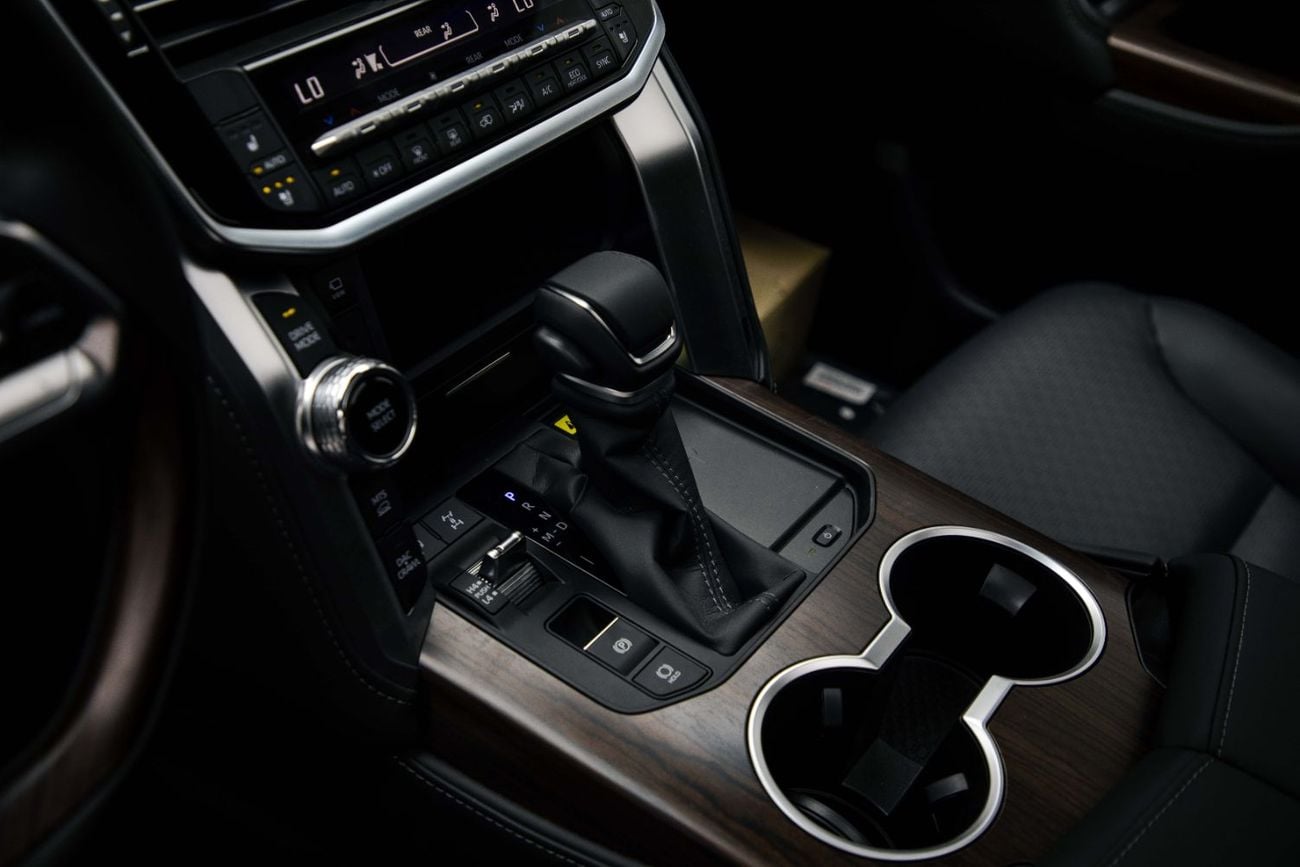 تويوتا لاند كروزر VX 3.3L - Grey Metallic Inside Black | Export Only