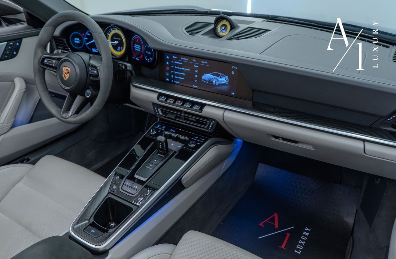 بورش 911 Turbo S 3.8L (645 HP) Convertible