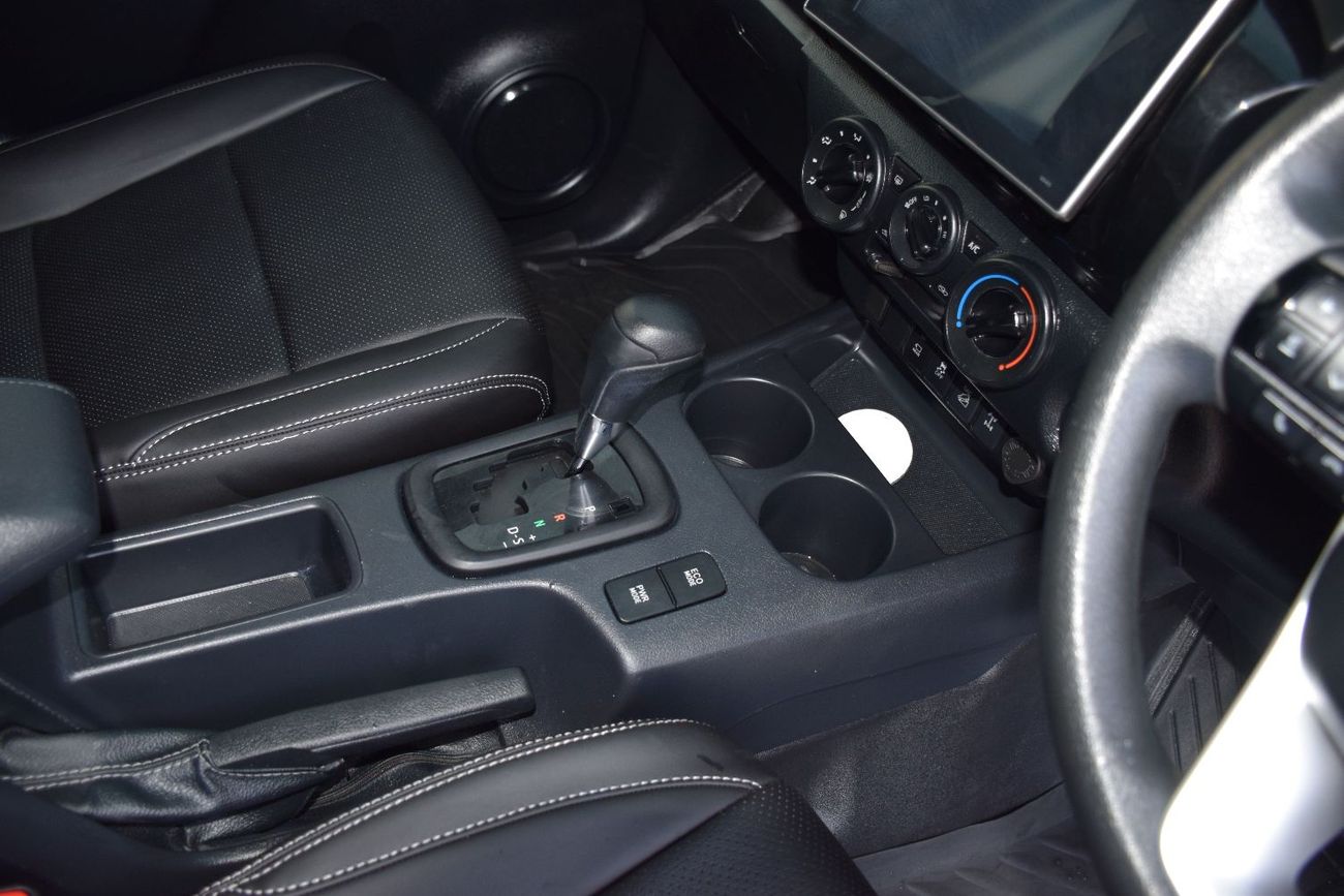 تويوتا هيلوكس S GLX 2.8L AWD M/T