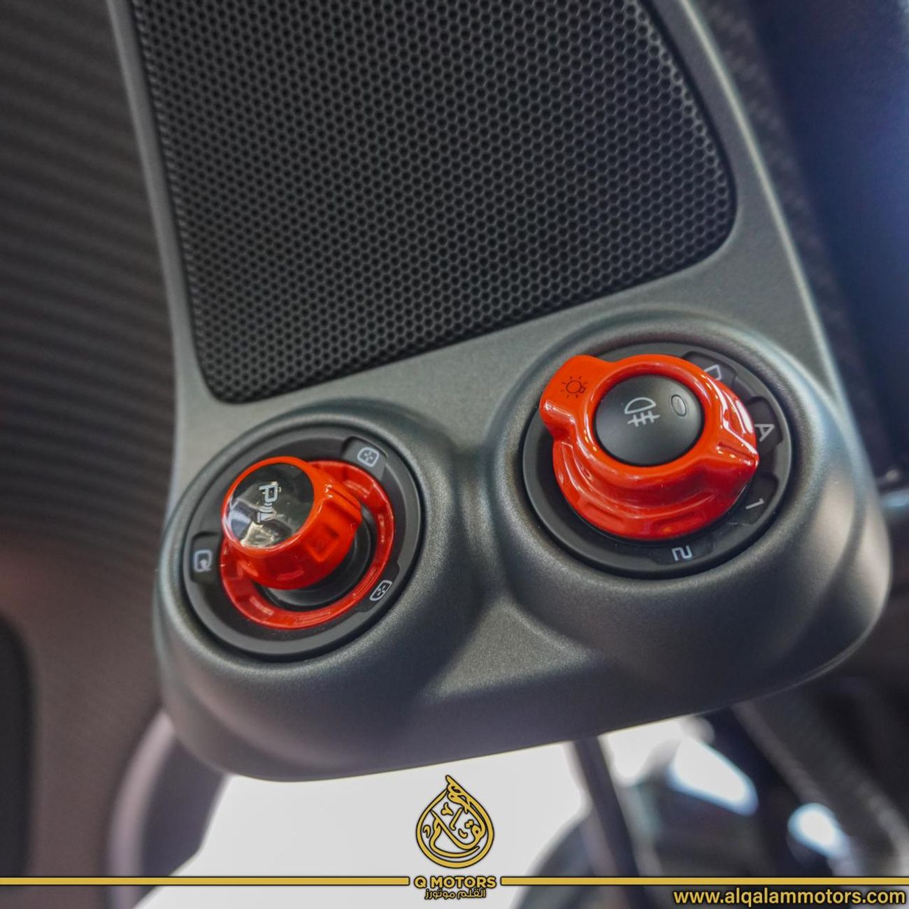 مكلارين P1 2015 MCLAREN P1 ( 1 OF 5 ) CARBON SERIES GCC DONE ONLY 2000KM