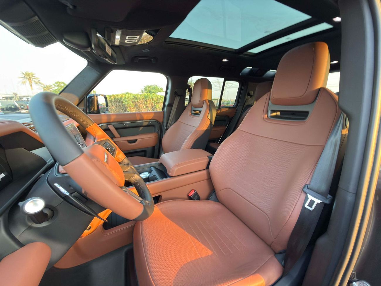 Land Rover Defender 110 P635 OCTA V8 **2025**GCC SPEC UNDER WARRANTY