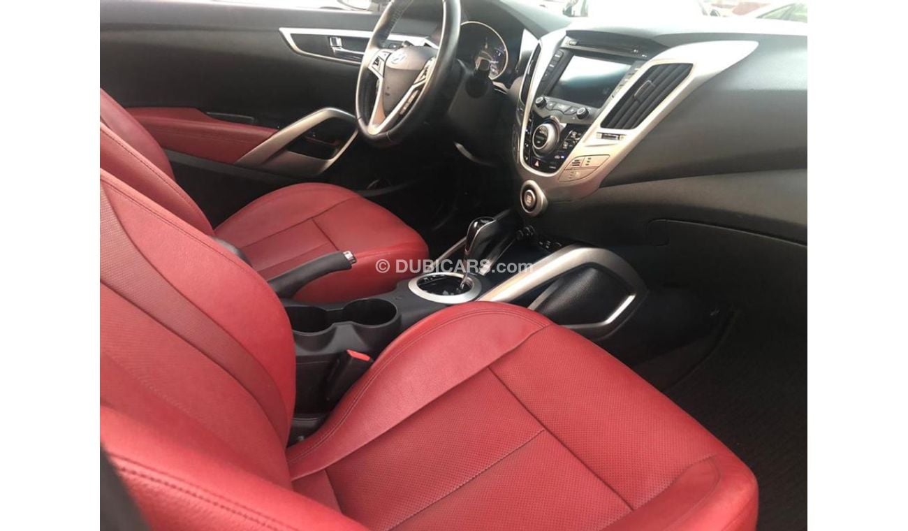 Hyundai Veloster Hyndi voulester model 2016 GCC car prefect condition full option panoramic roof leather seats back c