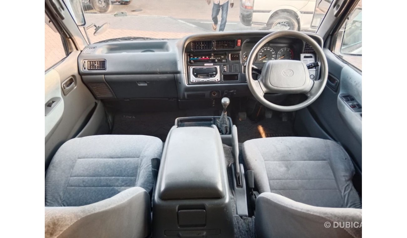 تويوتا هاياس TOYOTA HIACE VAN RIGHT HAND DRIVE (PM1653)