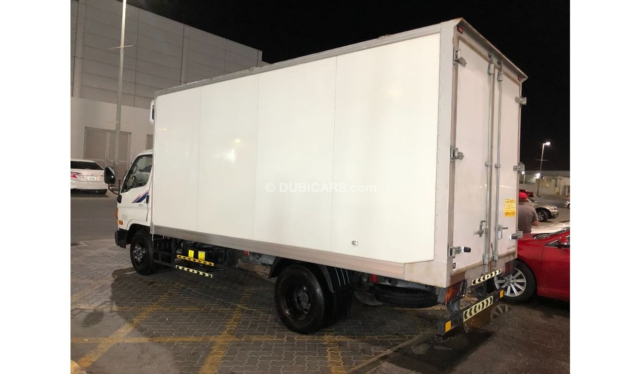 Hyundai HD 72 ثلاجة