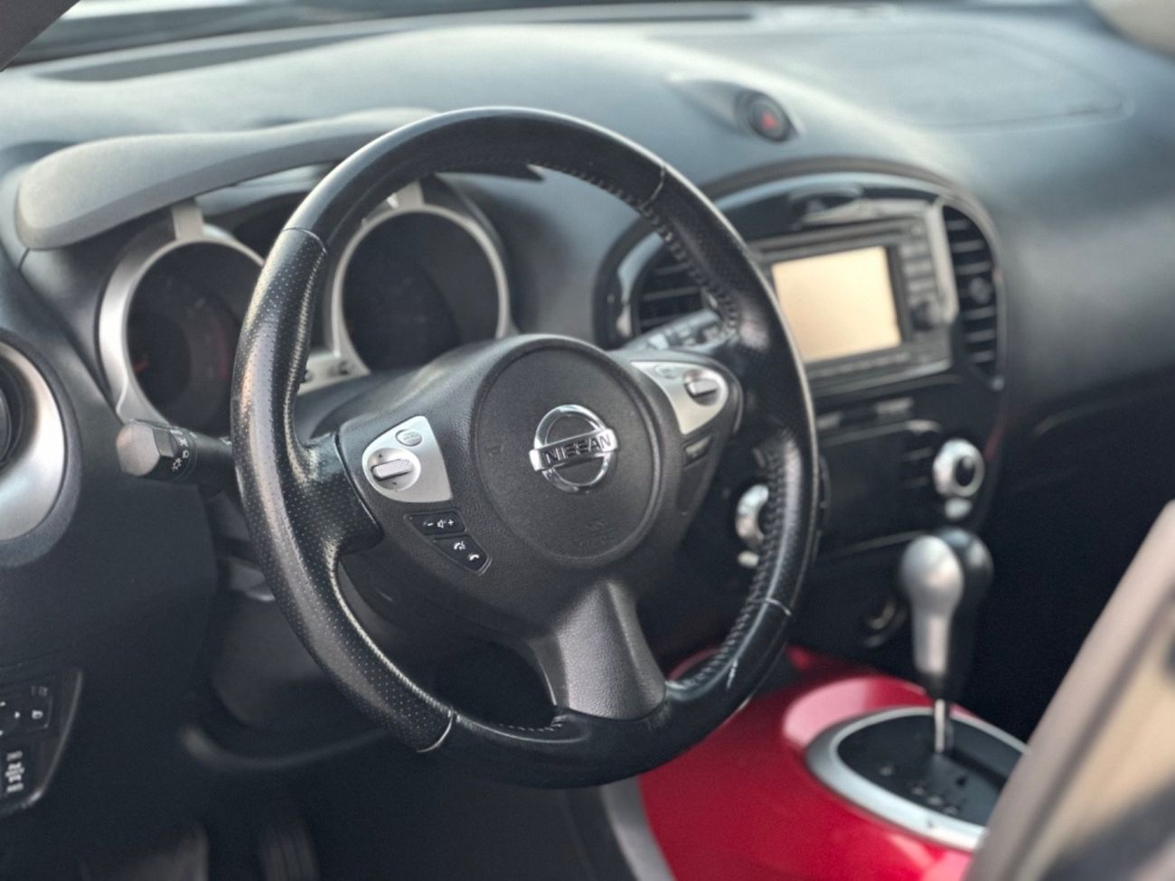 نيسان جوك موديل 2013 حاله ممتازه من الداخل و الخارج فل مواصفات فتحه وجلد ومثبت سرعه وتحكم كهربي كامل