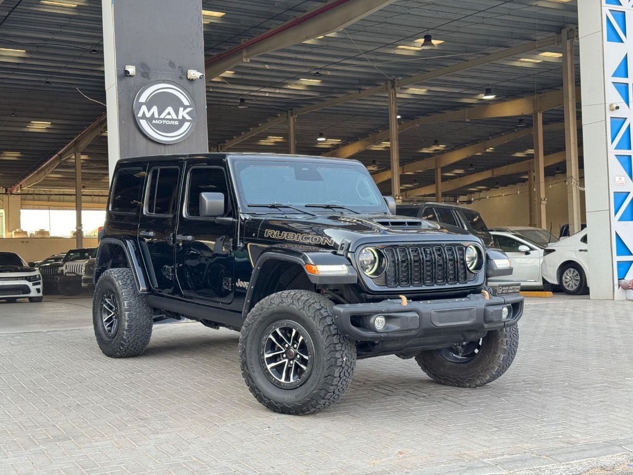 جيب رانجلر 392 / V8 6.4L / FOX ADJUSTABLE SUSPENSION / VARIABLE EXHAUST / ELECTRIC SIDE STEPS / DEFLOCK /