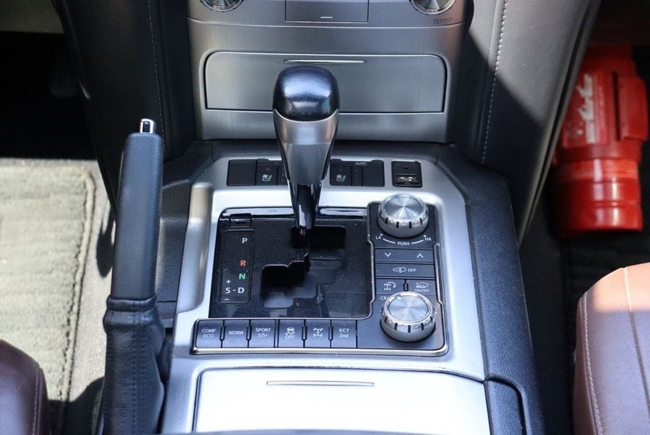 تويوتا لاند كروزر VXR 5.7L 4WD Toyota Land Cruiser VX.R 5.7L / 2018 / GCC / Original Paint