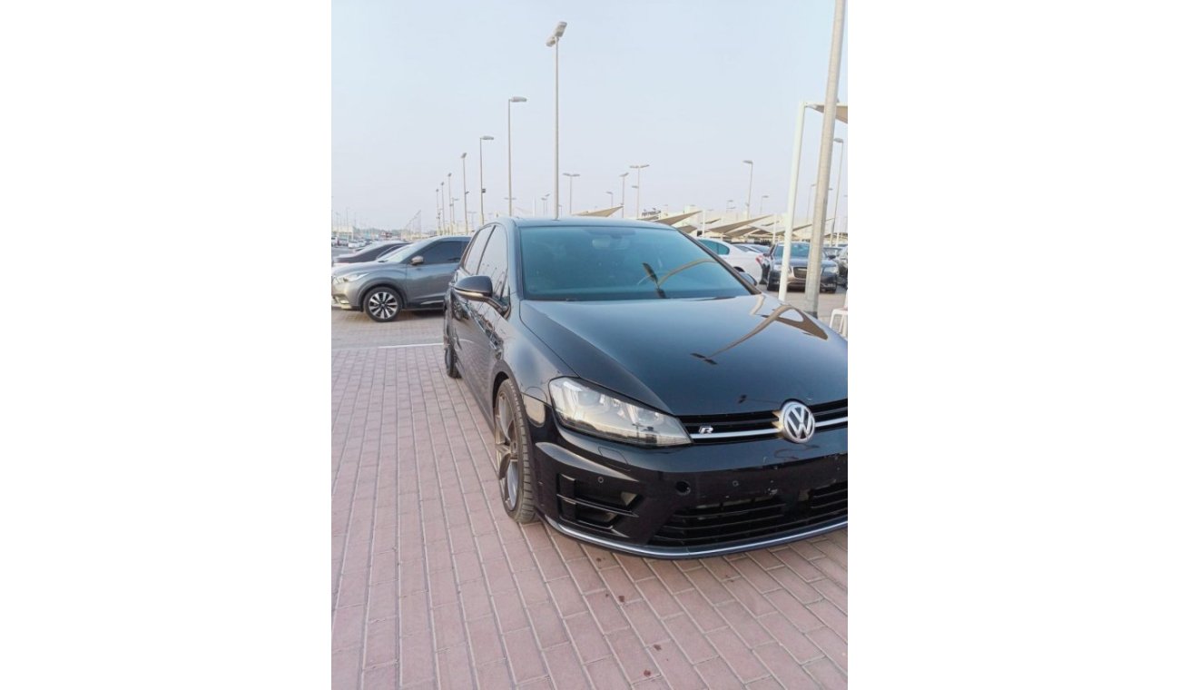 Volkswagen Golf GCC R