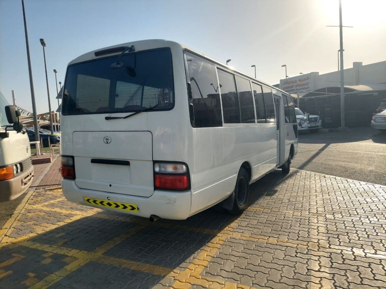 تويوتا كوستر 4.2L DIESEL 22 SEATER MANUAL TRANSMISSION