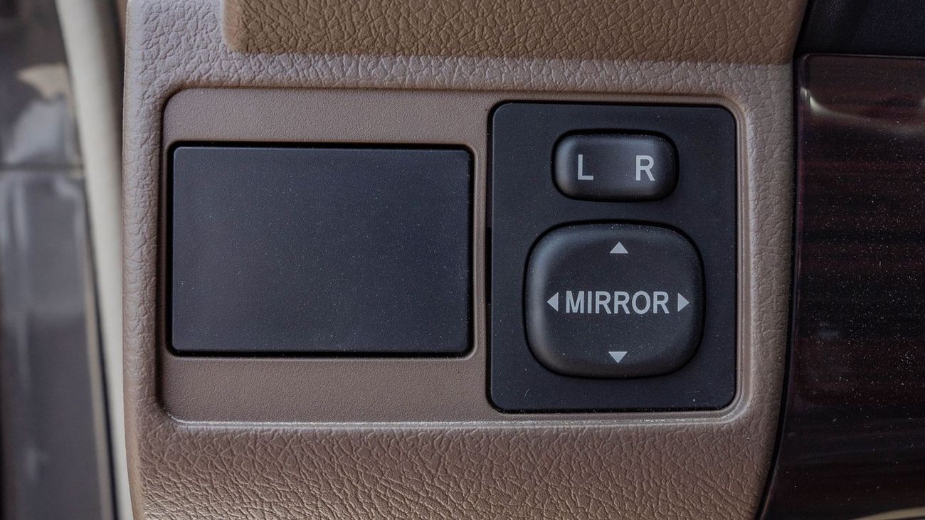 تويوتا لاند كروزر بيك آب 2025 Toyota Land Cruiser LC79 4.0L AT Petrol (Gray)