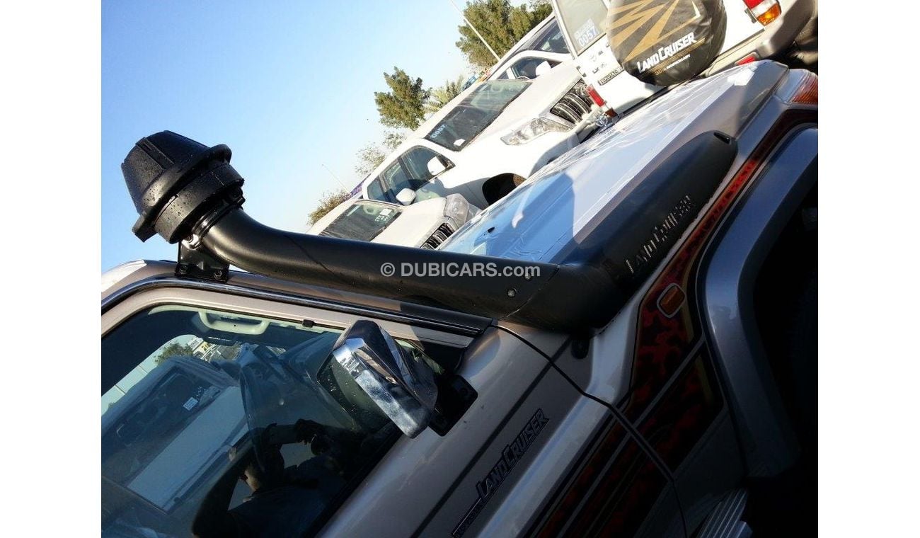 تويوتا لاند كروزر Hard Top 76 LX 10, Petrol engine, 10 Seats