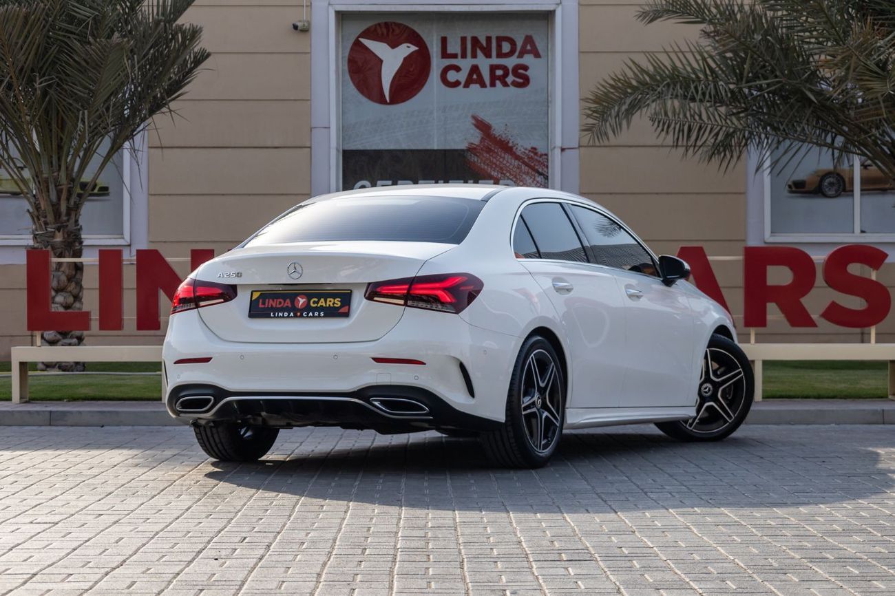 Mercedes-Benz A 250 AMG Premium + 2.0L