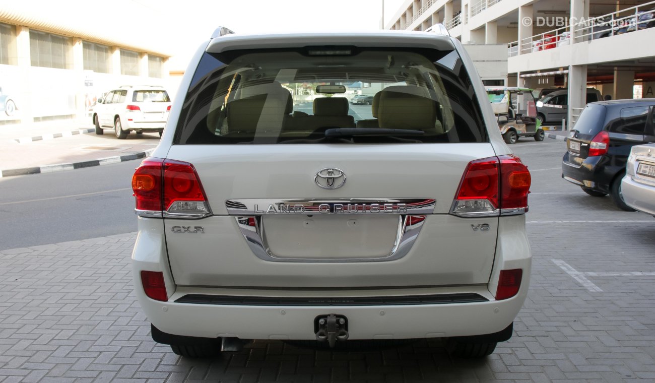 Toyota Land Cruiser GXR V8