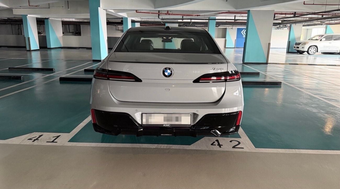 بي أم دبليو 735i إنديفيجوال M SPORT