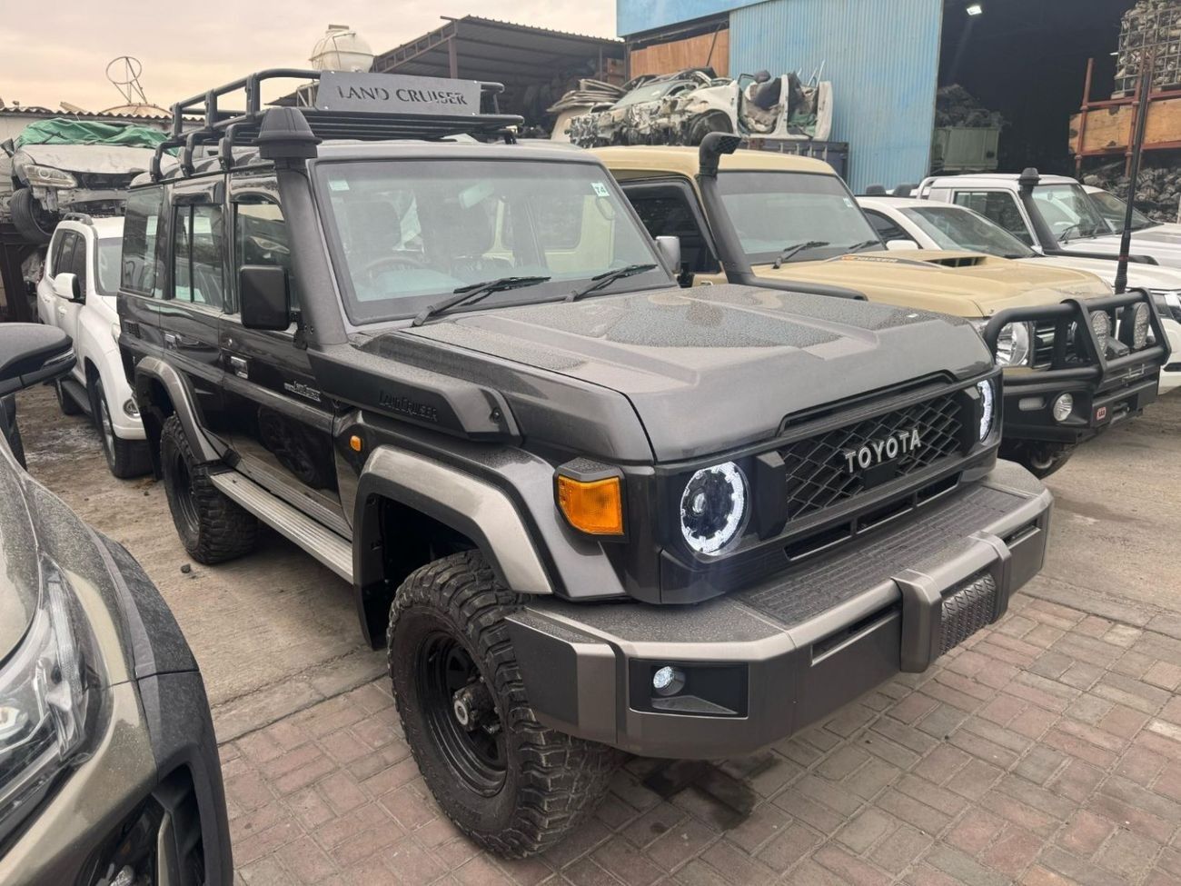 تويوتا لاند كروزر 70 Diesel 4.5 Liter Right Hand Drive 5 Doors Manual Gear