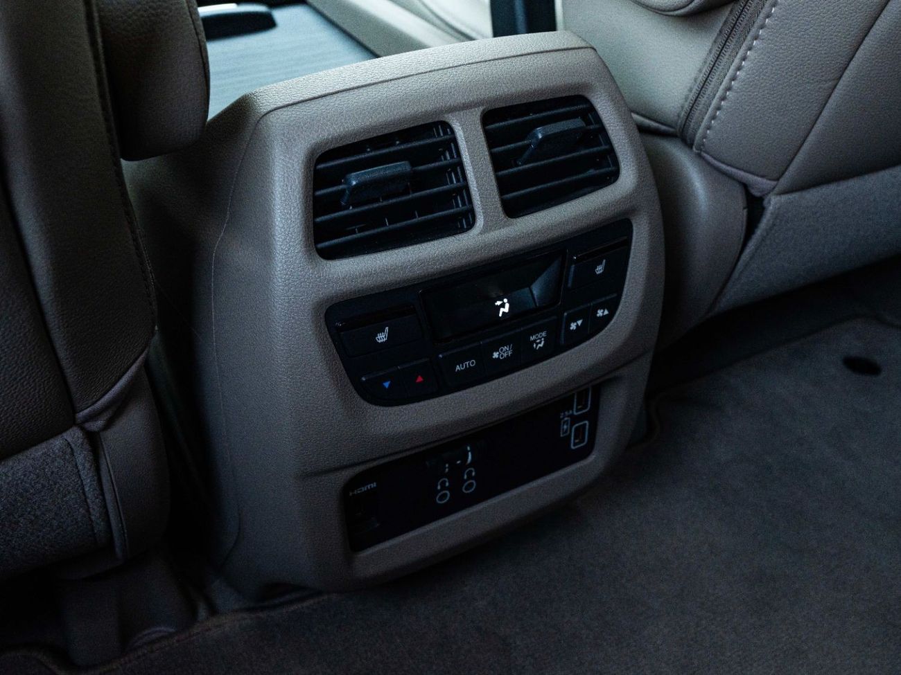 Honda Pilot AED 1887 PM • PILOT AWD TOURING • ONLY 28,000 KMS • 7-SEATER • PRISTINE CONDITION