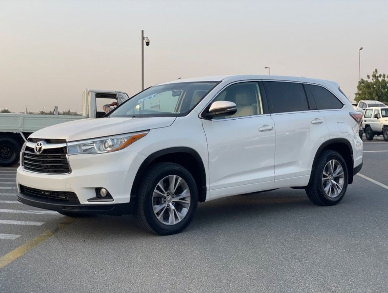 تويوتا هايلاندر 2015 Toyota Highlander LE+ 4x4 AWD - Trunk Auto Rear CAM - 7 Seater - 98,000 Mileage