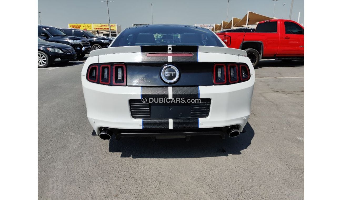 Ford Mustang 2014 model GT 5.0 Full options panorama roof Gulf specs