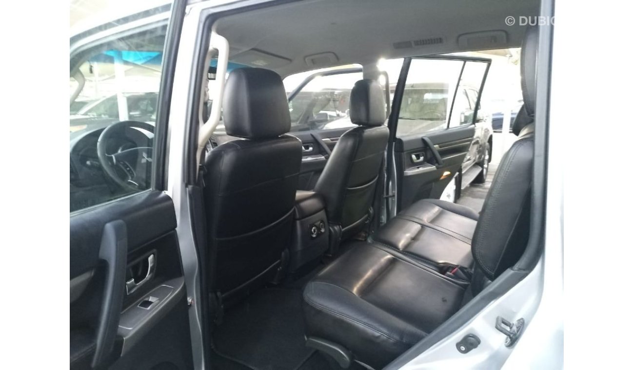 Mitsubishi Pajero Gulf model 2013 cruise control screen leather camera in excellent condition, you do not need any exp