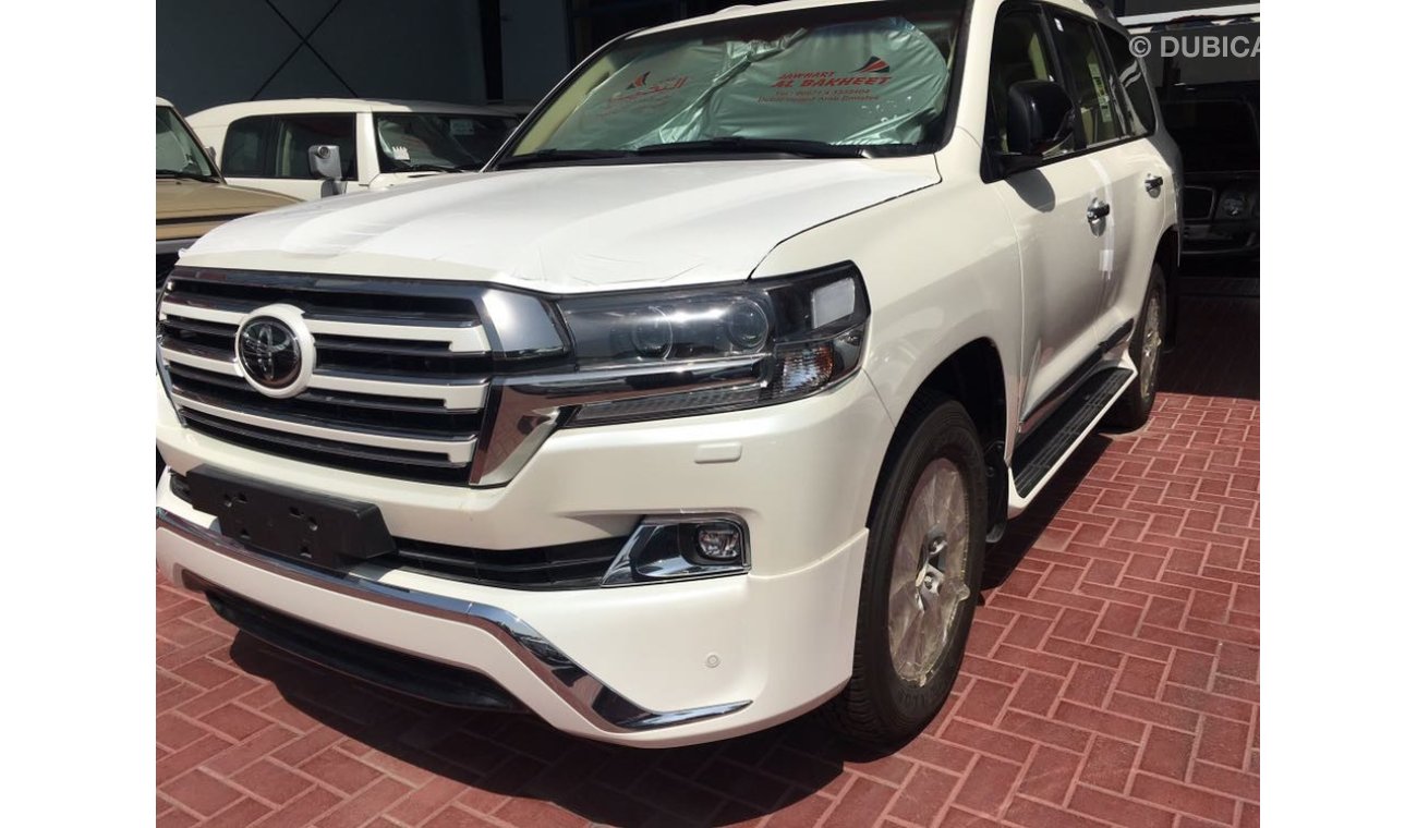 Toyota Land Cruiser GXR V8 WHITE EDITION