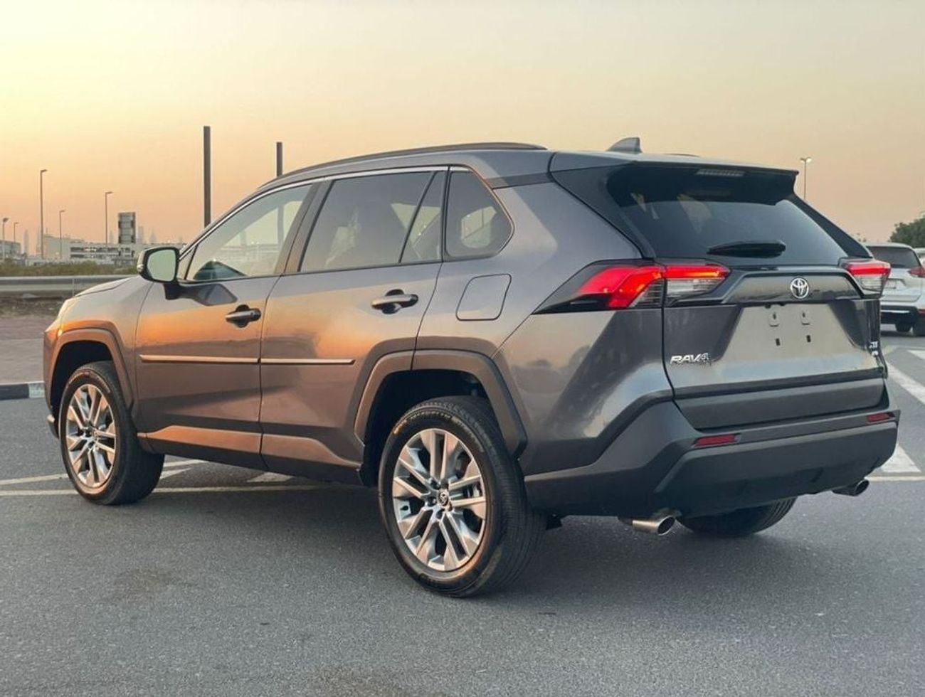 Toyota RAV4 2024 Toyota Rav4 XLE Premium+ 2.5L V4 - AWD 4x4 - Full Option With Radar - 2 Keys -