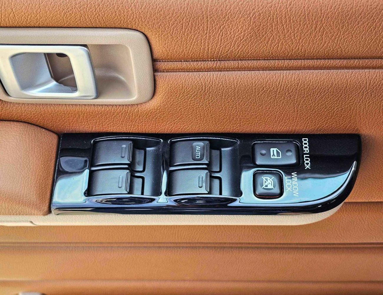 Toyota Land Cruiser 70 LC76 | 2.8L V4 DIESEL | 5 DOOR | DVD CAMER`| DIFF LOCK | LX FULL OPTION (CODE # HT76ZS)