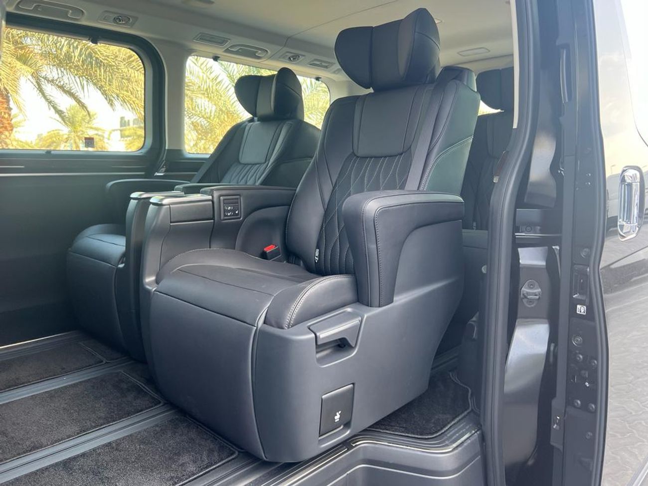 تويوتا جرافينا ECTTAE001 - 2026 Toyota Granvia Premium - 3.5L Petrol Auto Black Full Options - Black Black