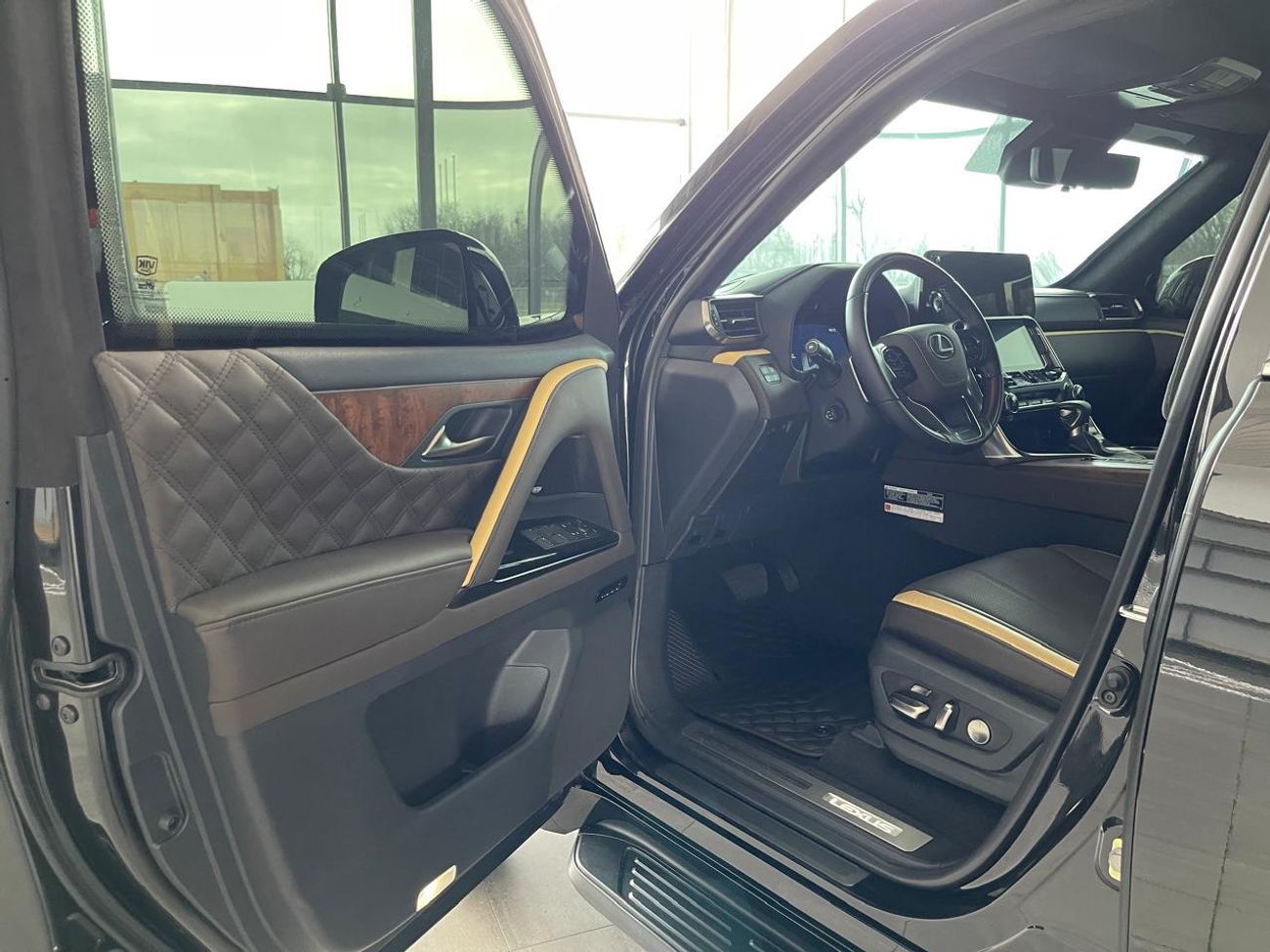 لكزس LX 500 Armored Vehicle B7+