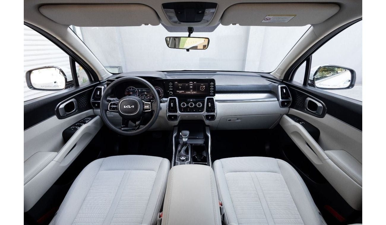 Kia Sorento Base 2.4L FWD Kia Sorento 2023 GCC under Agency Warranty with Flexible Down-Payment.