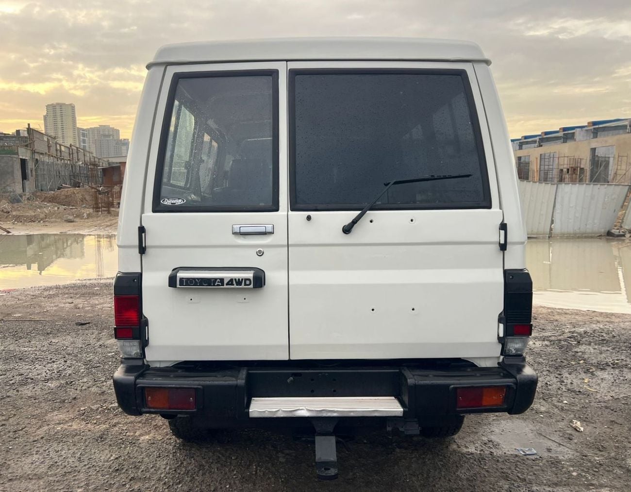 تويوتا لاند كروزر Diesel Engine ,Right Hand Drive  3 Doors Hardtop ,2011 Model