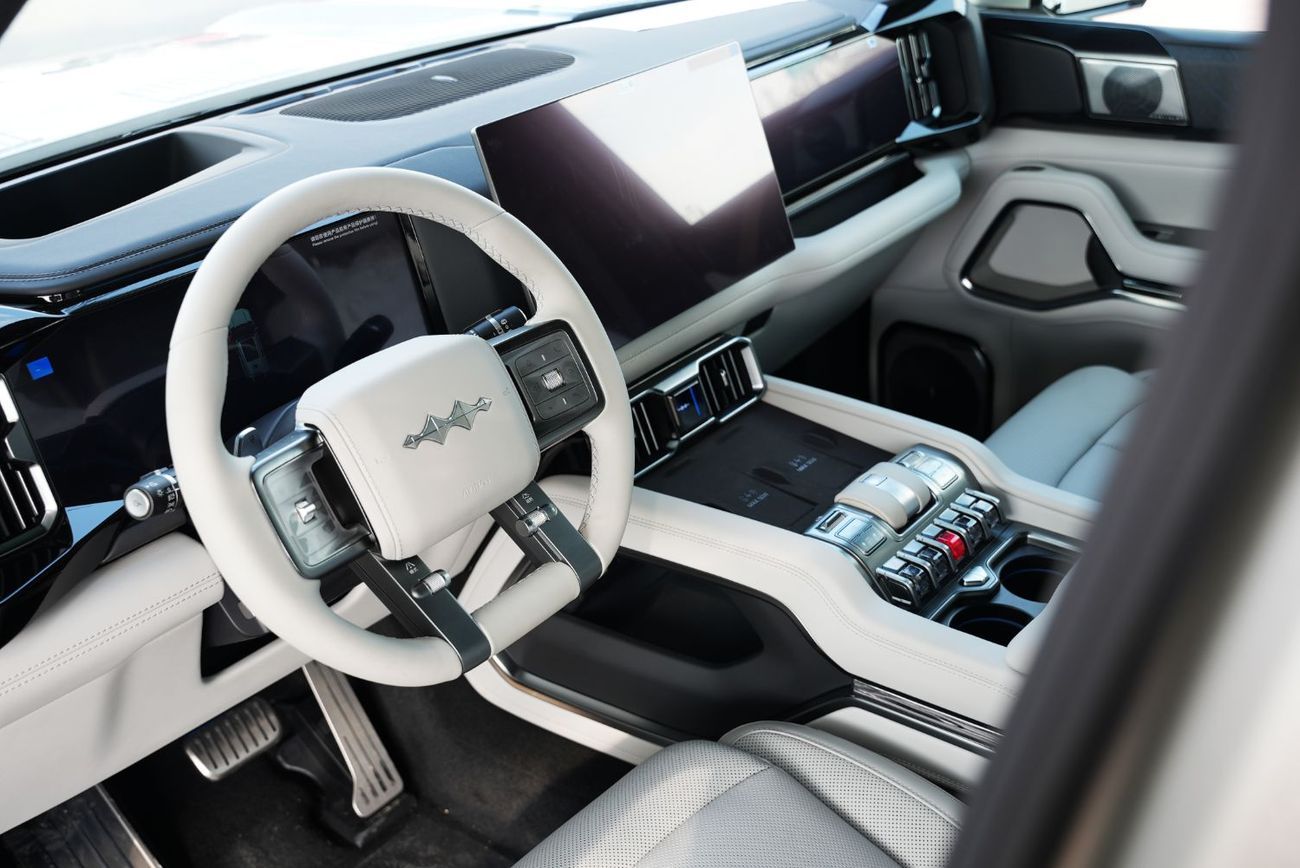 بي واي دي ليوبارد 8 2025 Leopard 8  NEW Flagship 5-seates AWD Gold in White 0Km