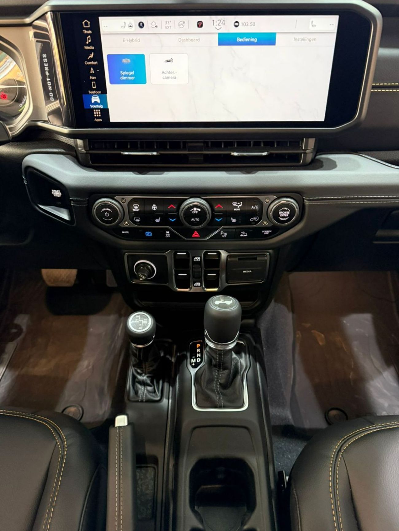 Jeep Wrangler Unlimited Sahara 2.0L A/T