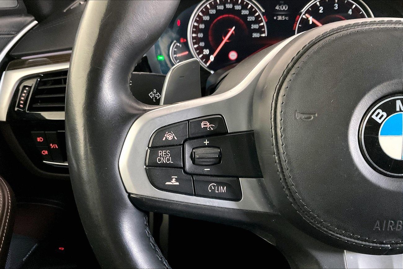 بي أم دبليو 530i Luxury + M Sport Package | شامل الضمان | 0 ﺪﻔﻋﺓ ﺃﻮﻟﻯ