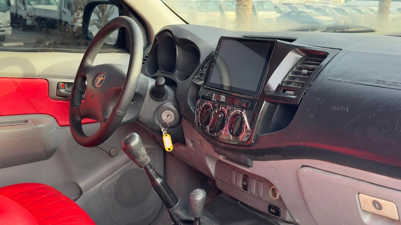 Toyota Hilux DOUBLE CABIN | PREMIUM RED INTERIOR | MANUAL 2.5L DIESEL | MULTIMEDIA SCREEN | LHD | 2007