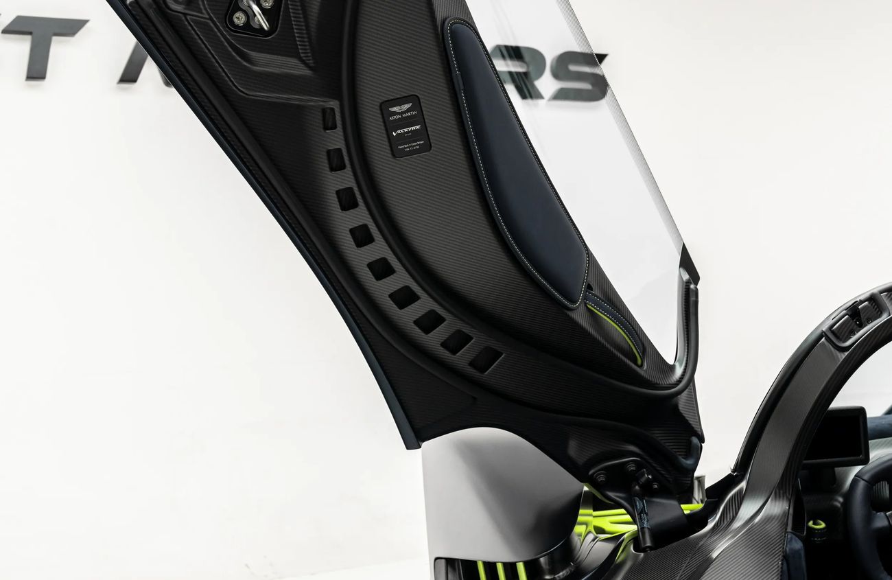 أستون مارتن فالكيري 6.5L V-12 Naturally Aspirated V12  Engine + eMotor