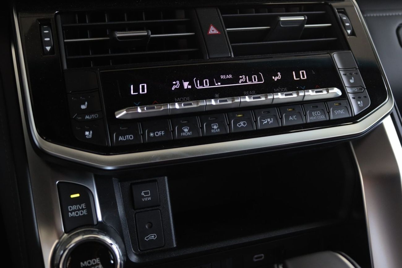 Toyota Land Cruiser GR SPORT 3,3 TWIN TURBO DIESEL**التصدير فقط خارج الخليج **EXPORT ONLY