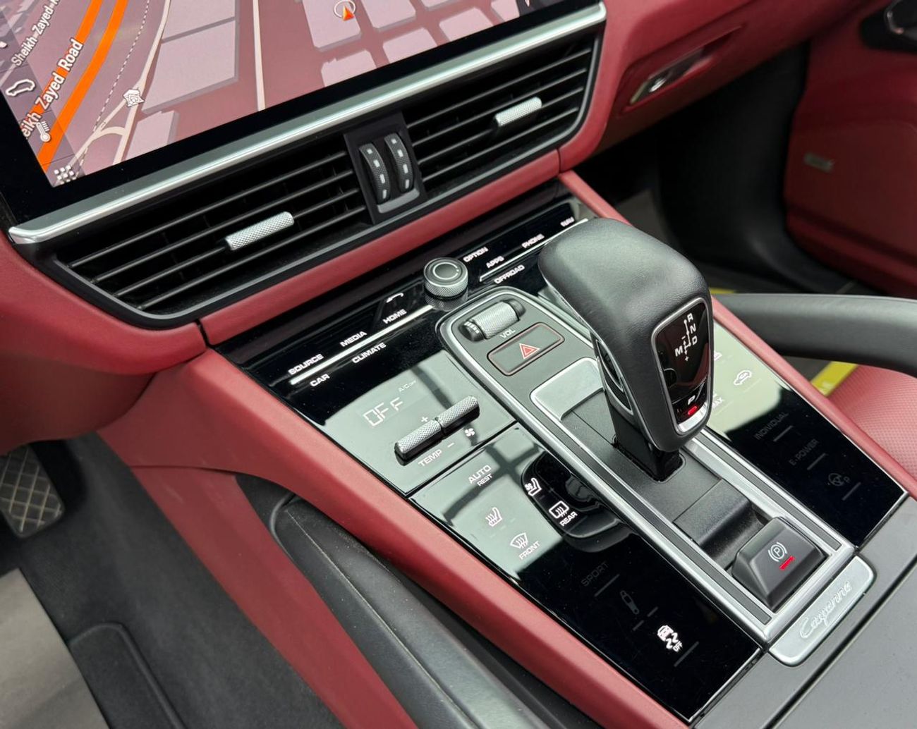 Porsche Cayenne Base 2019 Porsche Cayenne ,AL Nabooda Warranty ,Full Service History ,Excellent Condition ,Gcc