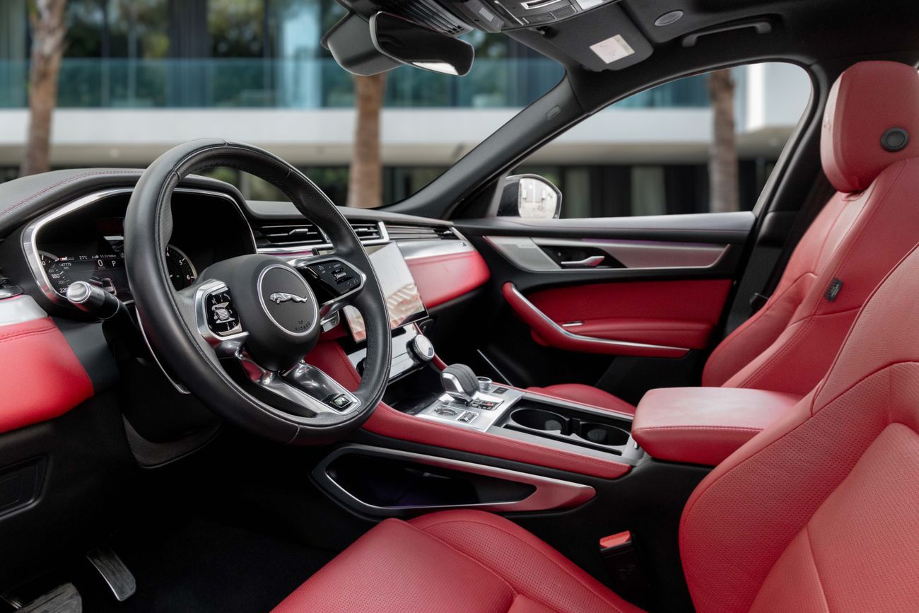 جاكوار F بيس F-Pace | 3,330 P.M | 0% Downpayment | SE R-DYNAMIC | AGENCY WARRANTY 2027!