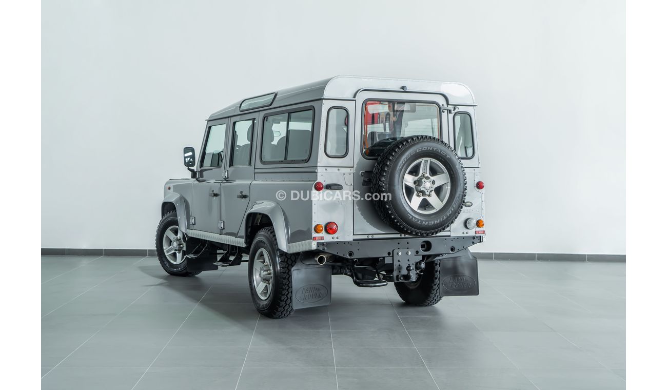 Land Rover Defender 2013 Land Rover Defender TD4 2.4L / Comfort Pack & Exterior Pack / Full-Service History