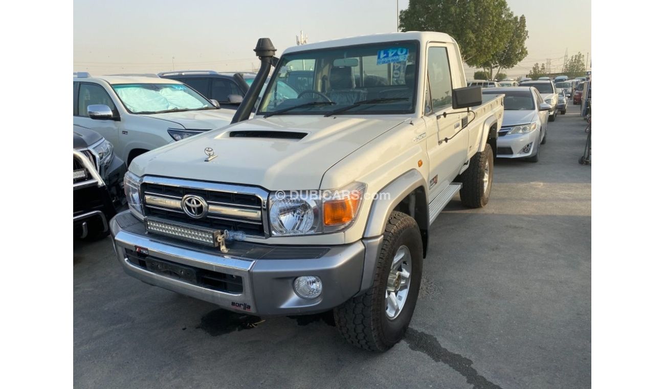 Toyota Land Cruiser Pick Up 1VD V8 Diesel engine very nice car