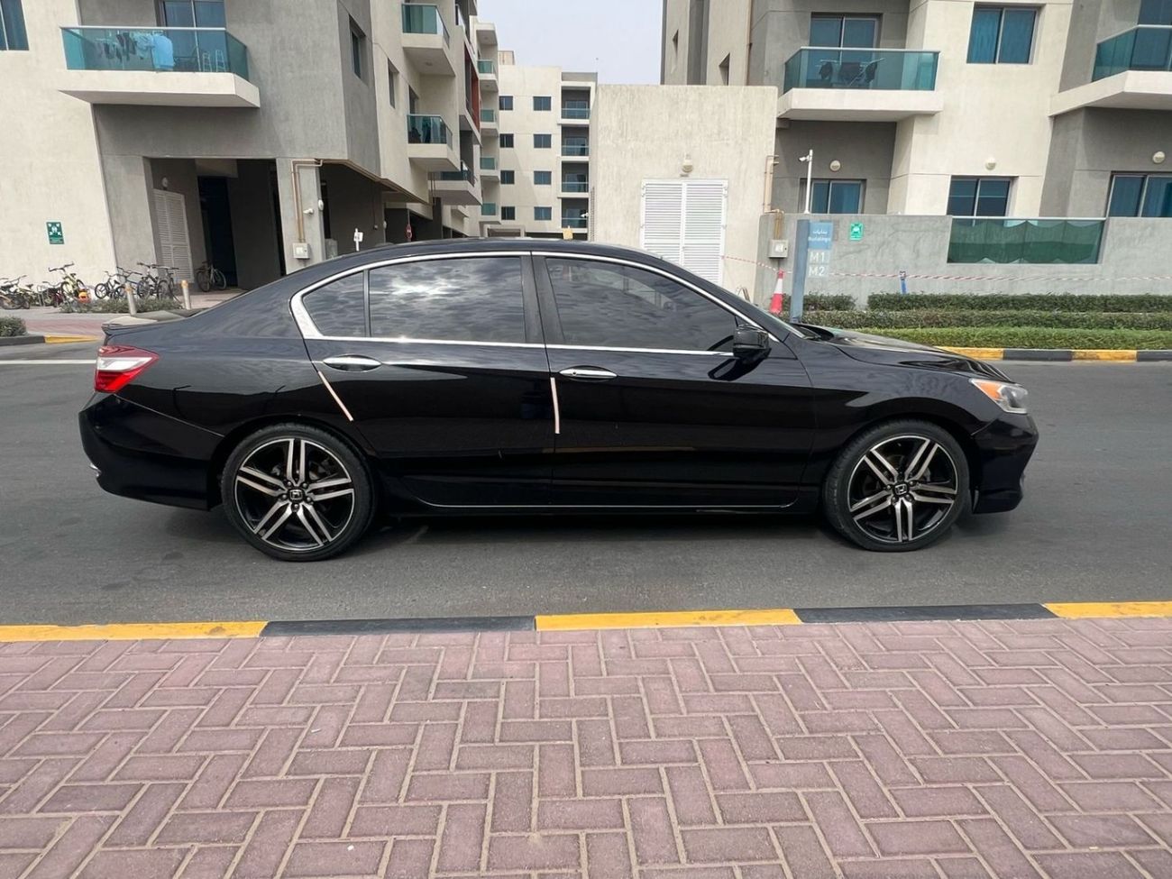 هوندا أكورد 2017 HONDA ACCORD 2.4L V4 - SUNROOF - ELECTRIC & LEATHER SEATS - PUSH START