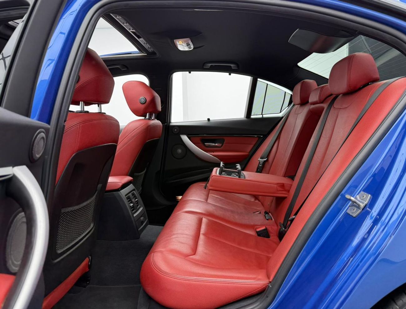 بي أم دبليو 340i M Sport 3.0L 2017 BMW 340i M-Sport, Service History, Fully Loaded, Excellent Condition, GCC